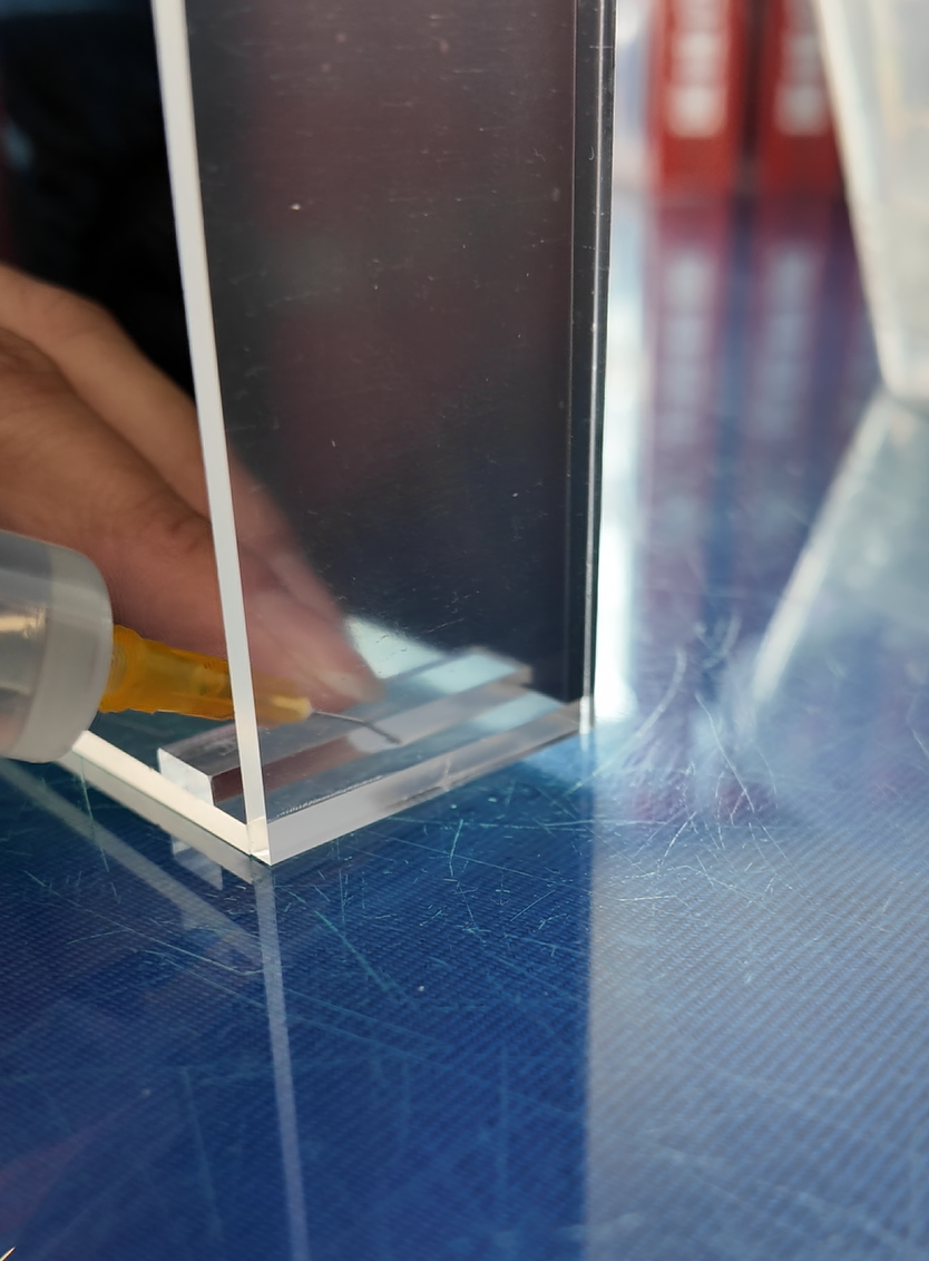 Easy Acrylic Window Hacks for Fashion & Cosmetic Boutiques in Europe