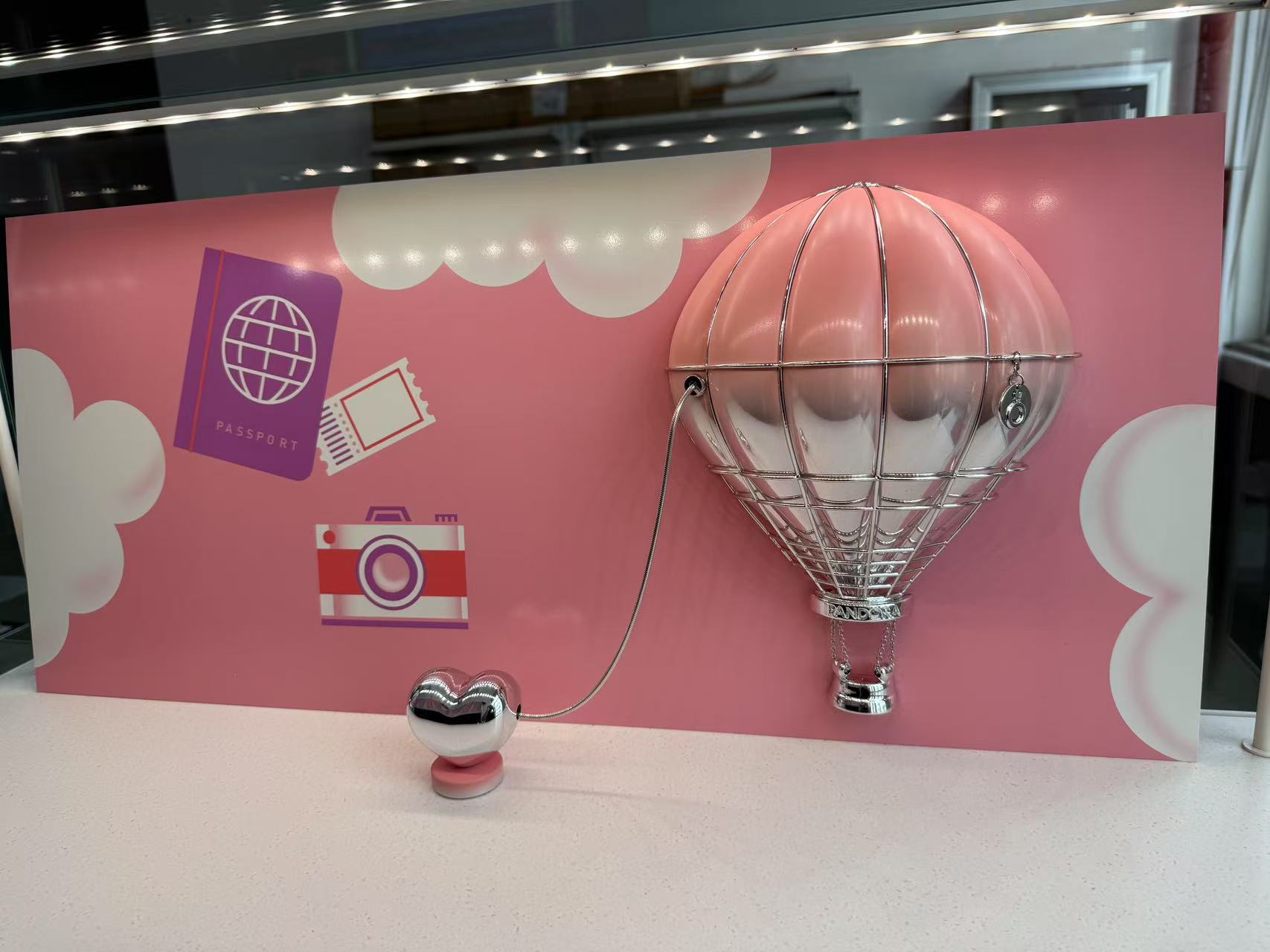High-Precision Parts & Acrylic Displays for Shop Windows: Perfect Retail Design